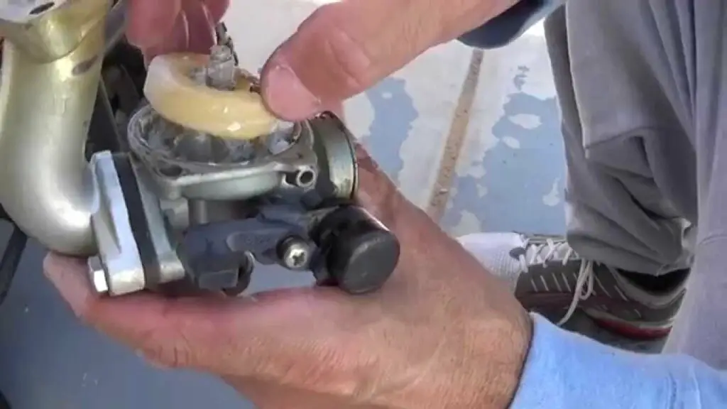 removing the carburetor of atv